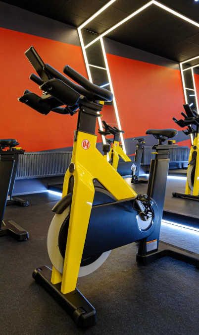 What steps are involved in the process of completing a commercial gym fitout project?